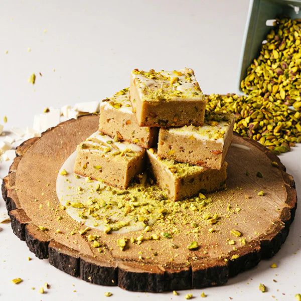 Daboom - Pistachio & White Chocolate Blondie 28 Slices - 2.7 Kg