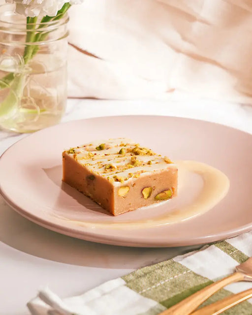 Daboom - Pistachio & White Chocolate Blondie 28 Slices - 2.7 Kg