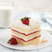 Dreamin’ of Strawberries Gluten-Free White Chocolate Shortcake - 64 Oz