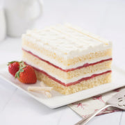 Dreamin’ of Strawberries Gluten-Free White Chocolate Shortcake - 64 Oz