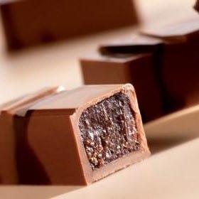 Callebaut - 823NV-595 Milk Chocolate Callets 33.6% - 10 Kg - Bulk Mart